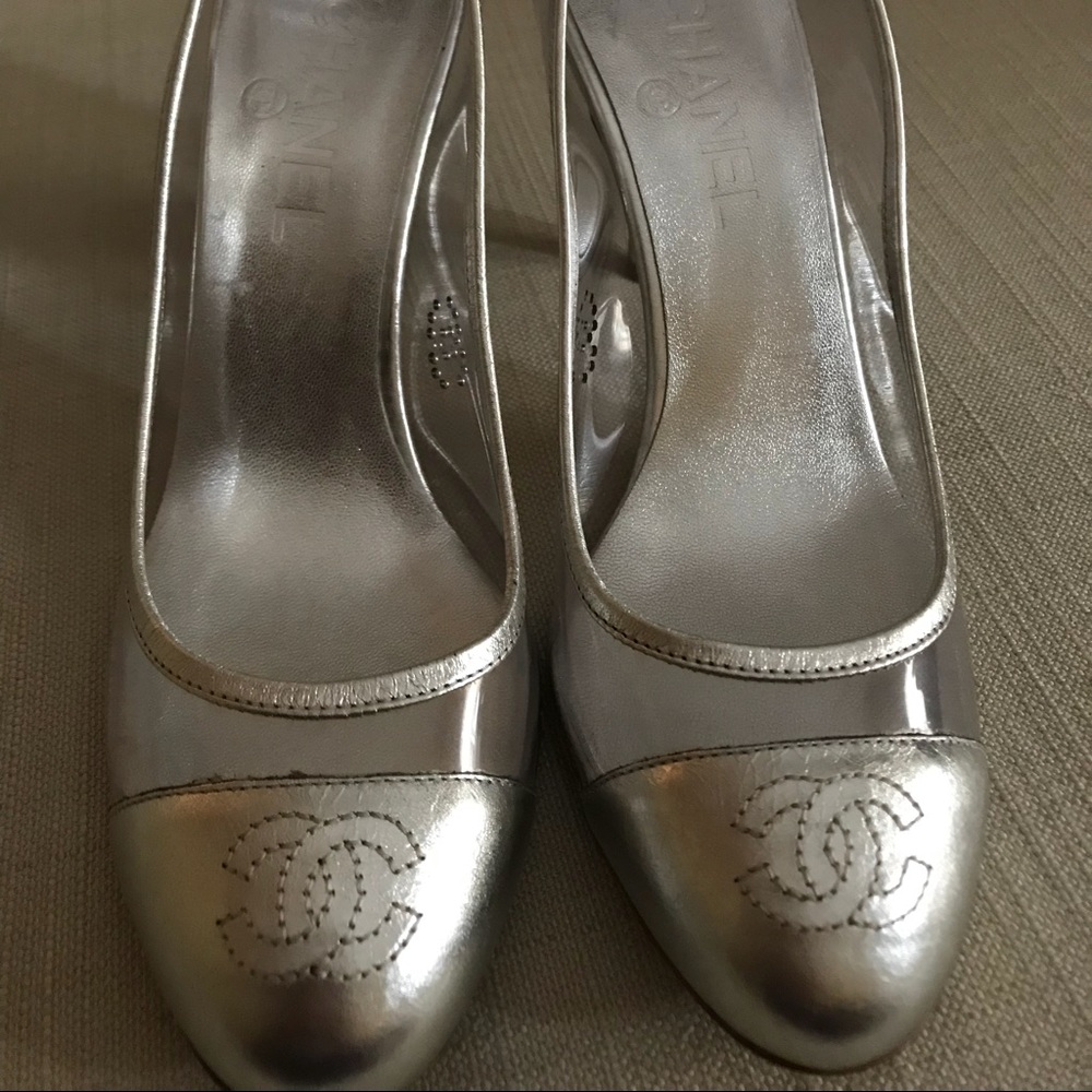 Chanel silver leather/clear Cinderella Slippers - Picture 3 of 8